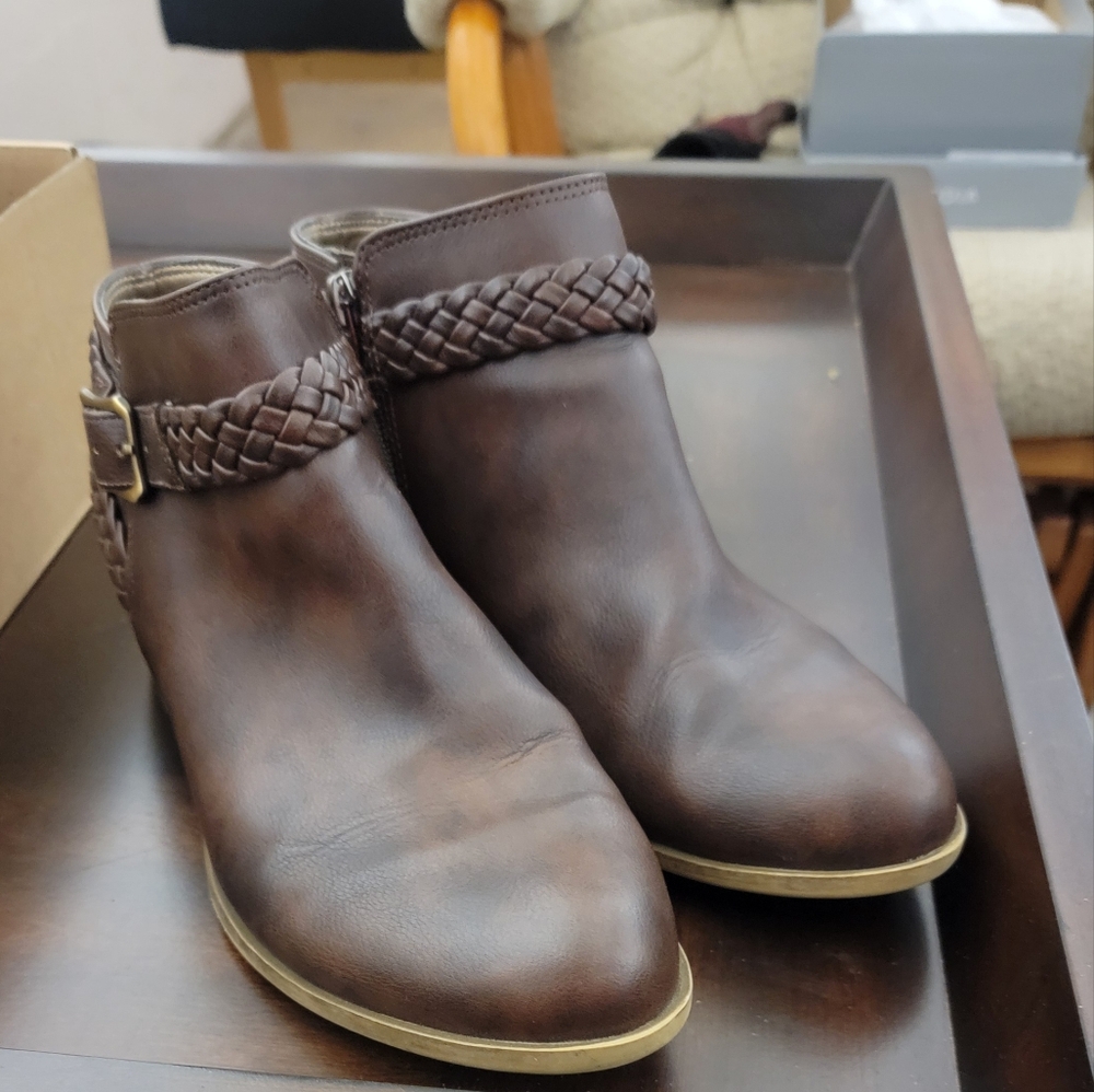Boots women brown 8